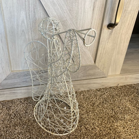 White Christmas Angel with Horn Wire Sculpture, Handmade Tree Topper - Picture 10 of 10